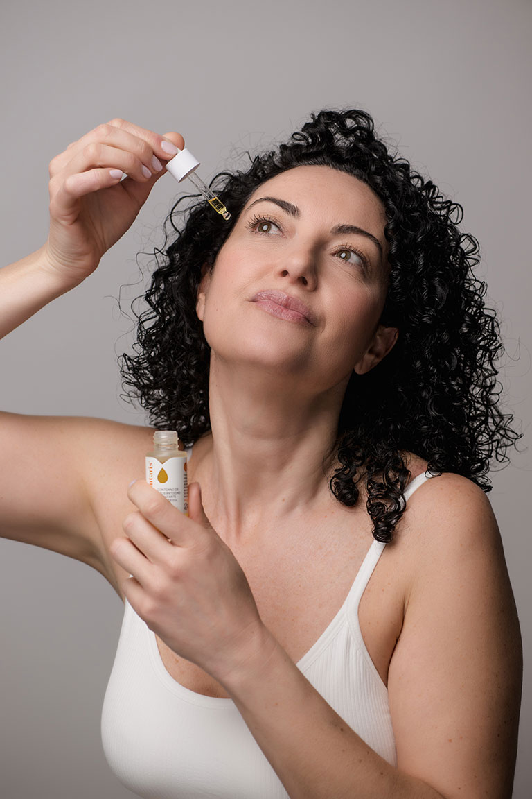 Contorno de ojos Antiedad hidratante intensivo. Sérum de día. Pieles grasas sensibles. 15 ml. Contorno de ojos Antiedad hidratante intensivo. Sérum de día. Pieles grasas sensibles. 15 ml. - Imagen 2