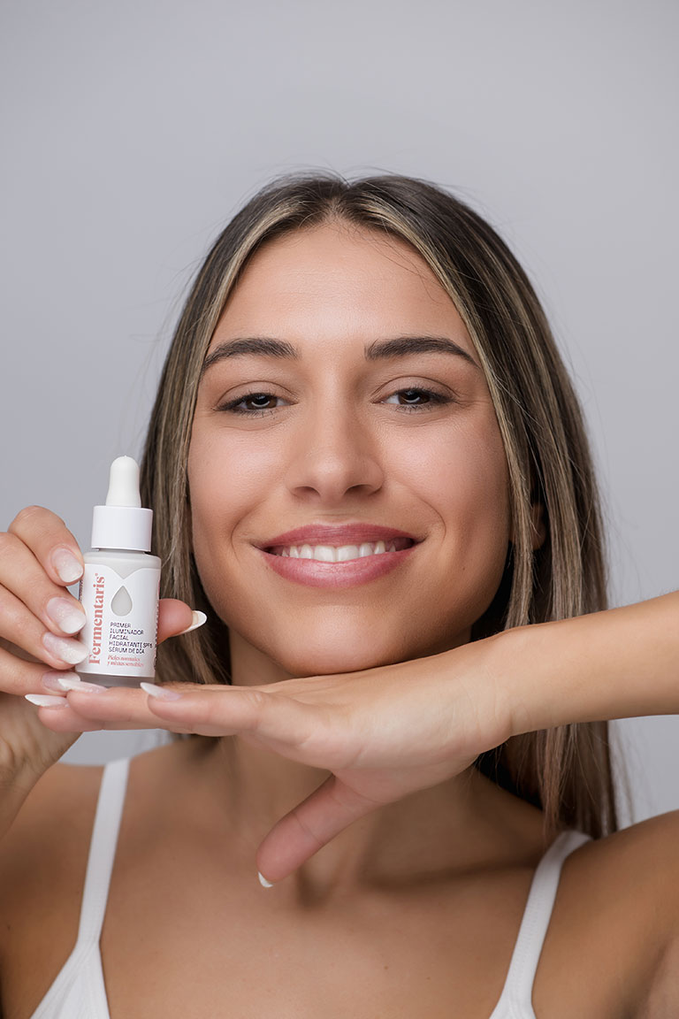 Primer Iluminador facial hidratante SPF15. Sérum de día. Pieles normales y mixtas sensibles. 15 ml. Primer Iluminador facial hidratante SPF15. Sérum de día. Pieles normales y mixtas sensibles. 15 ml. - Imagen 2